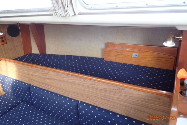 35_-Pearson-salon-starboard-upper-berth-83148.jpg