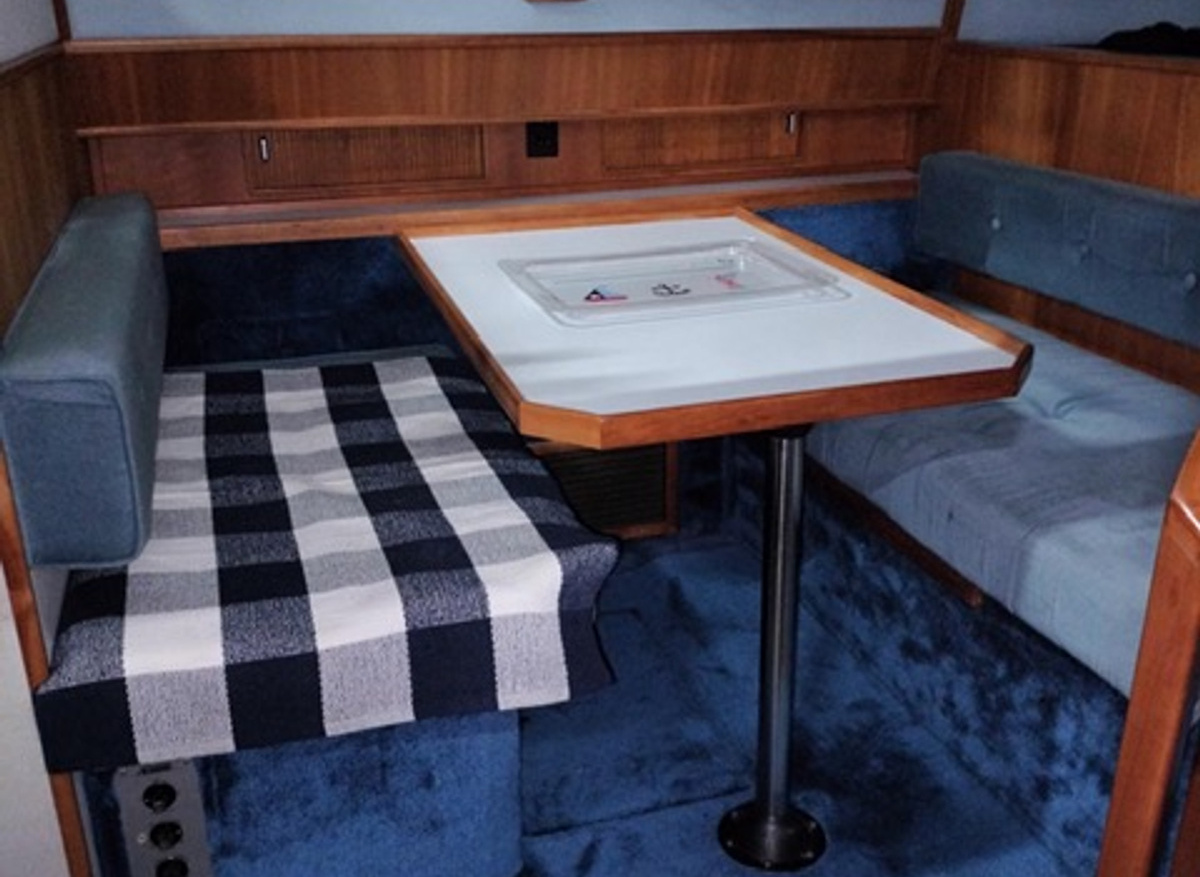 Galley dinette.JPG
