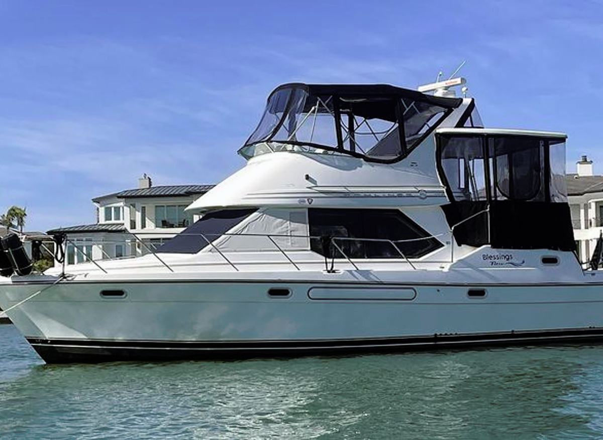 Image of 1999 Bayliner 4087 Cockpit MY