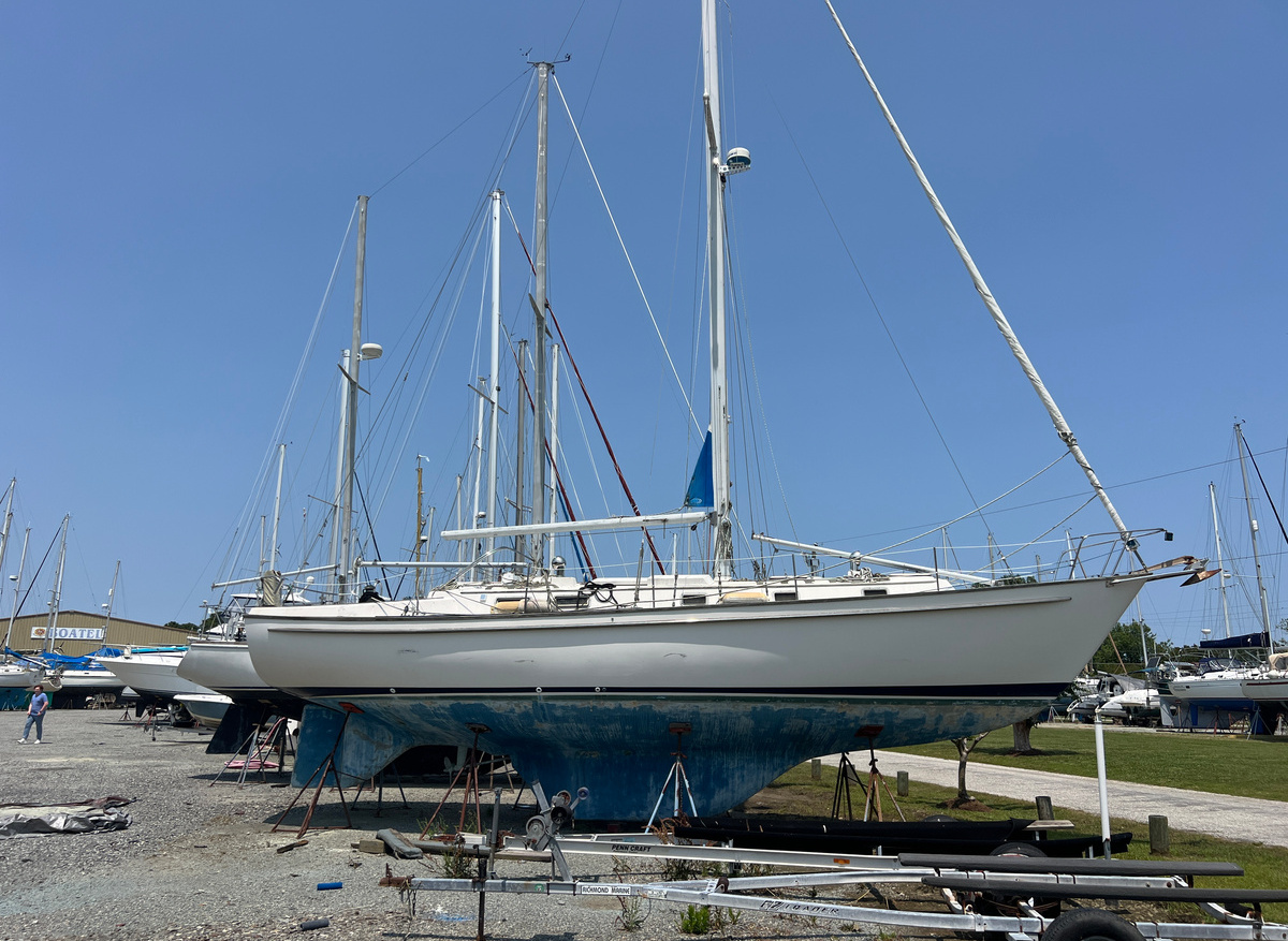 Image of 1983 Pearson 42'  
