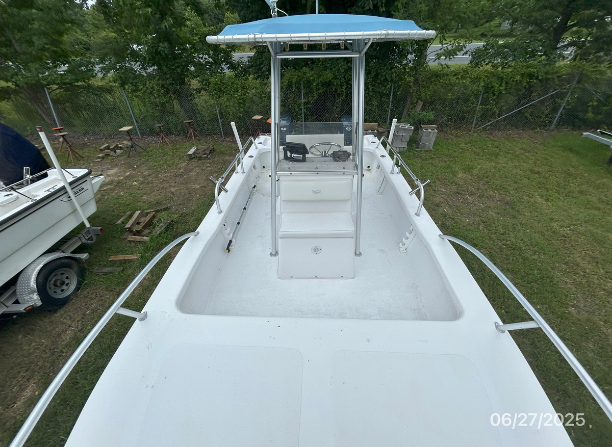 22_ Twin Vee foredeck aft hr1 6-27-25.jpg