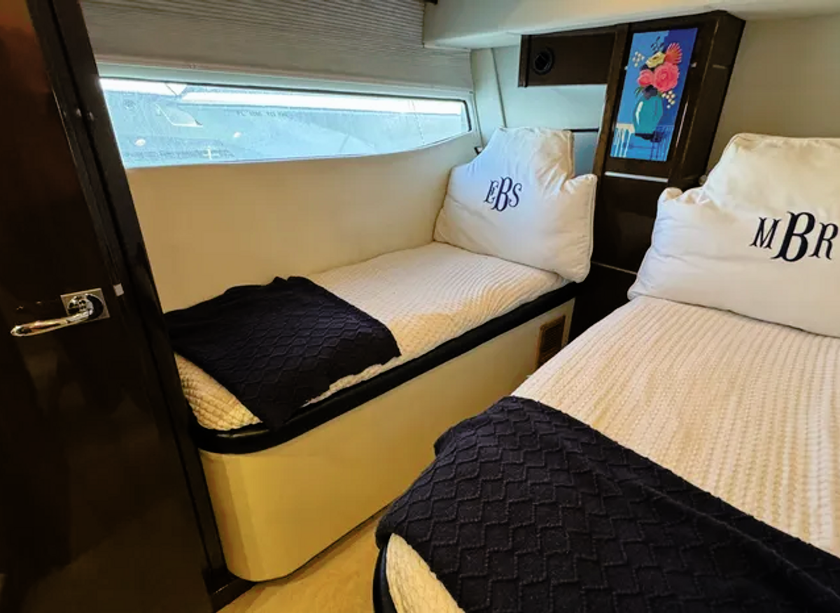 Salty Side Eye 7.png