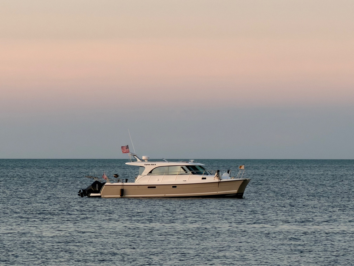 21-Lifestyle-Sunset-Offshore-Profile-15D42.jpeg