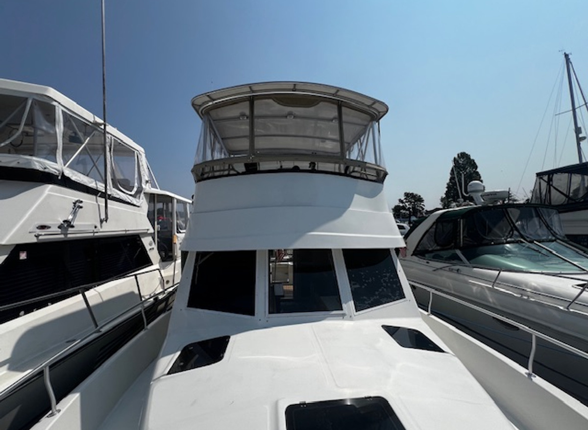 Mainship 390 forward.jpg