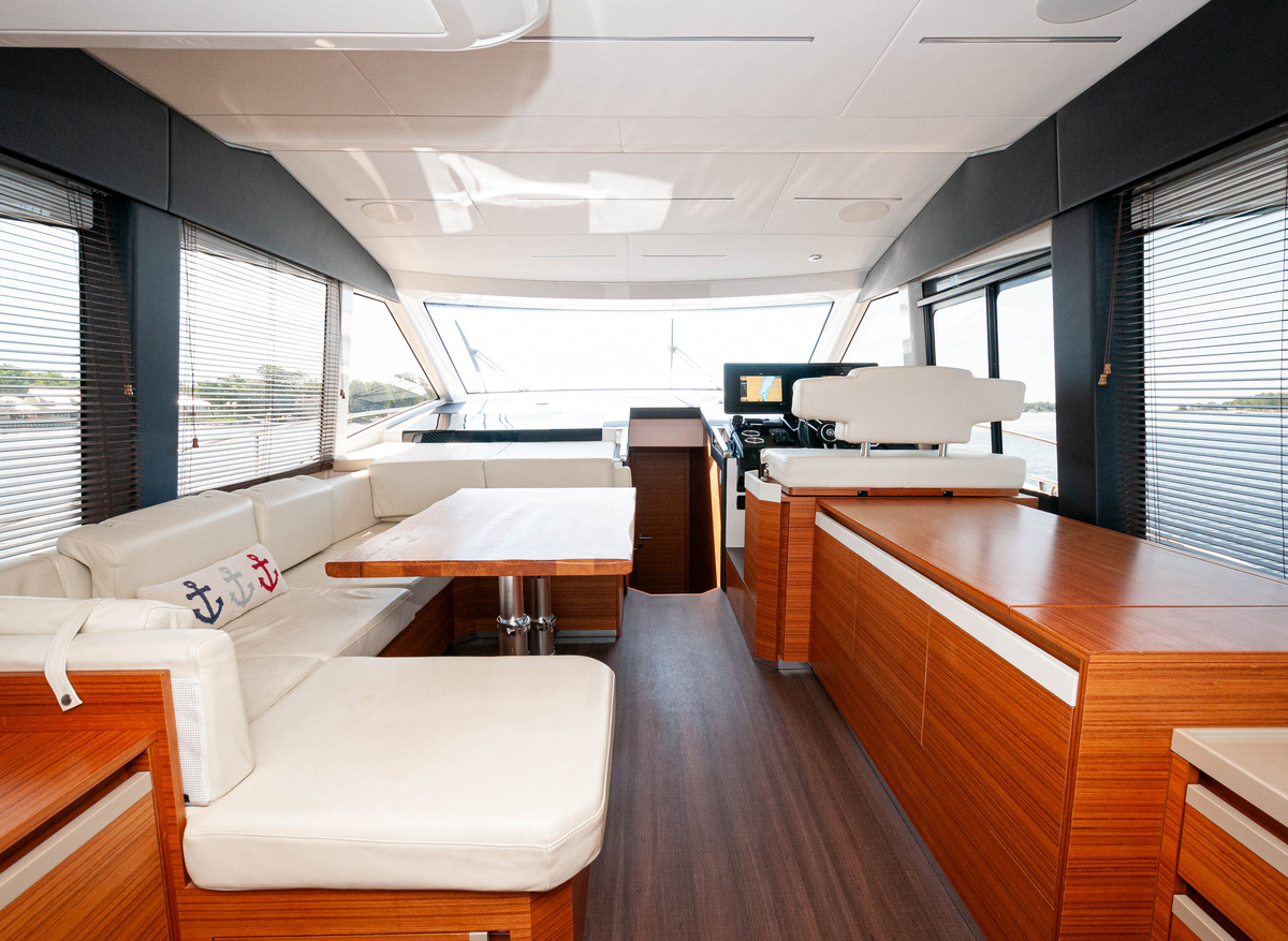 Salon-F50C4.jpg
