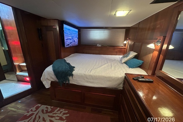 48_-Hatteras-Master-stateroom-starboard-888CD.jpg
