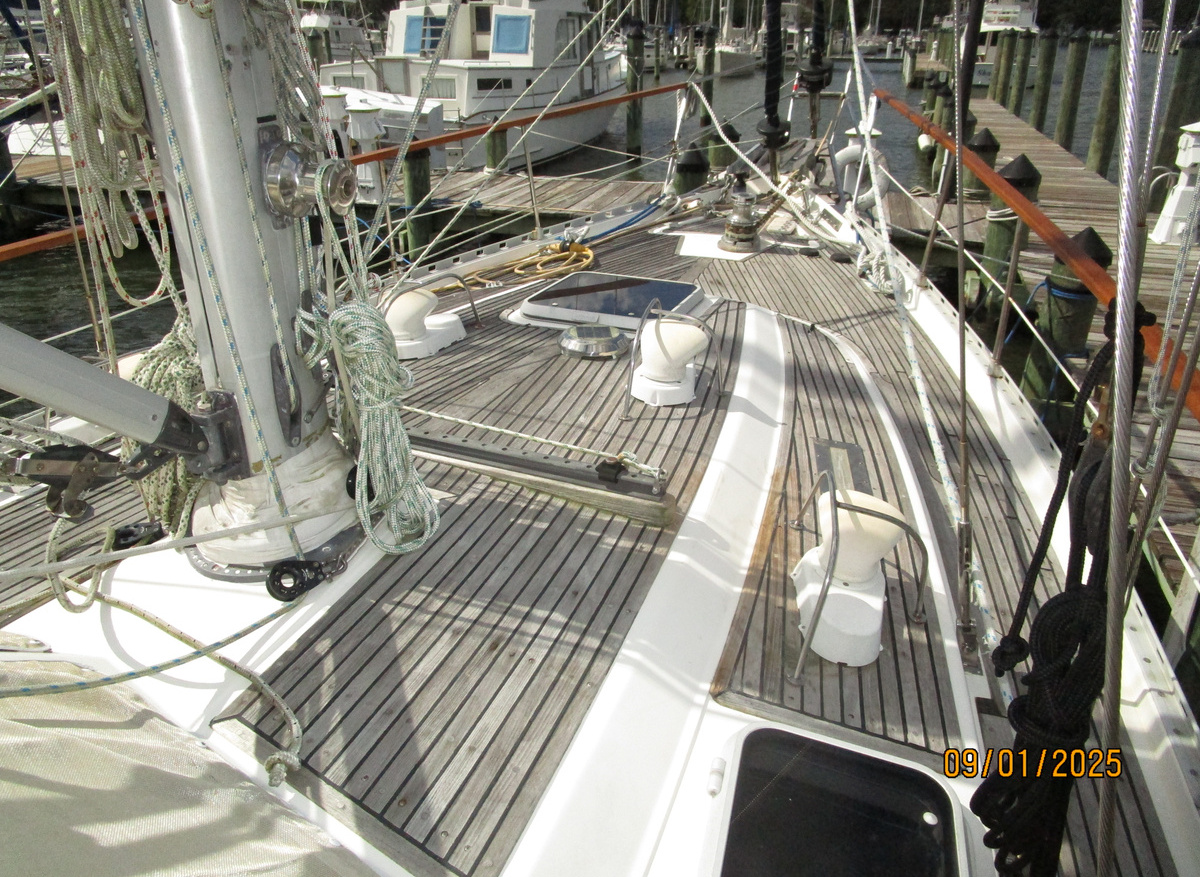 Aurora-foredeck2-9-1-25-A6BD7.JPG