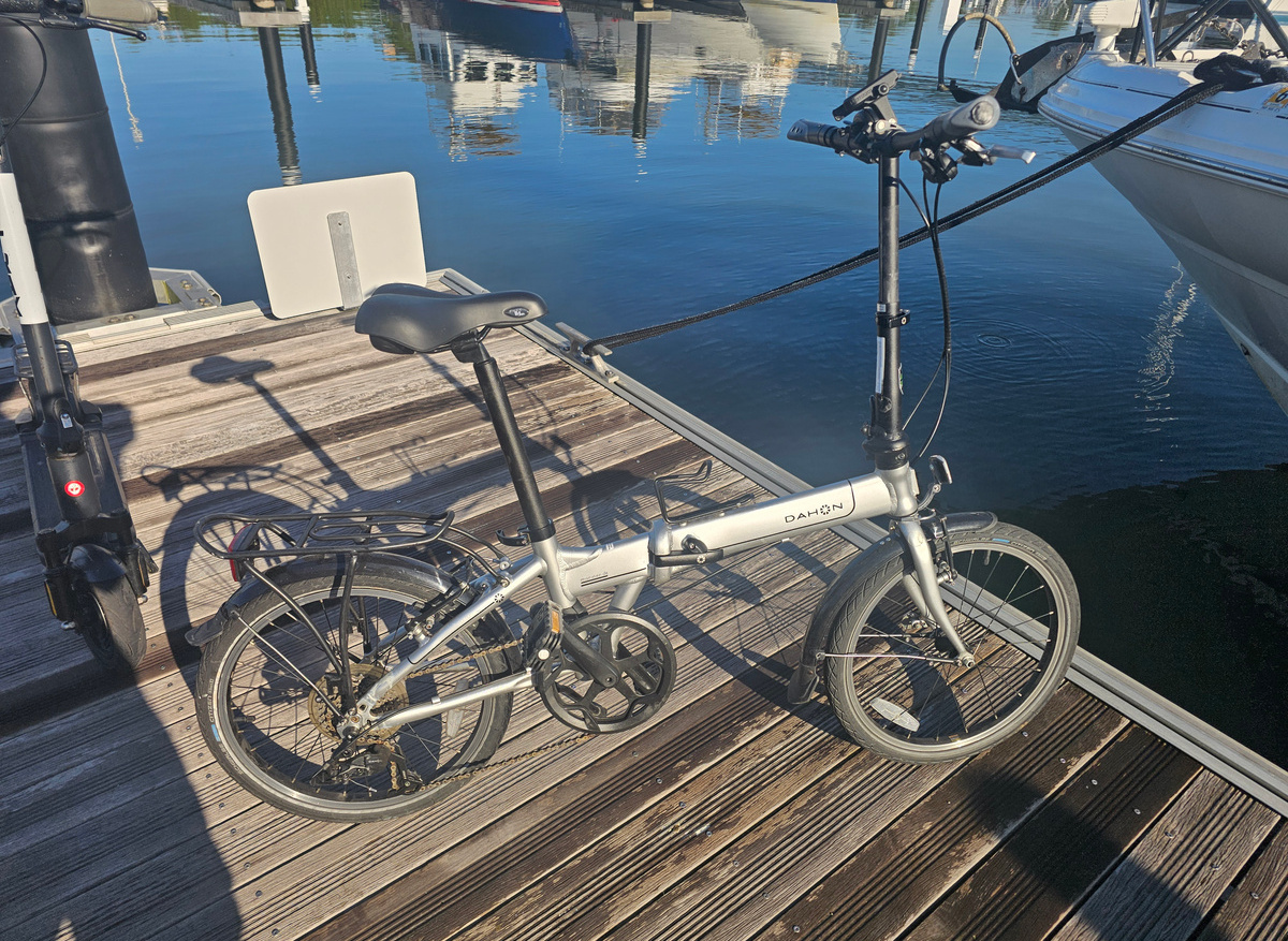 Image of Dahon Mariner D8 Folding Bike