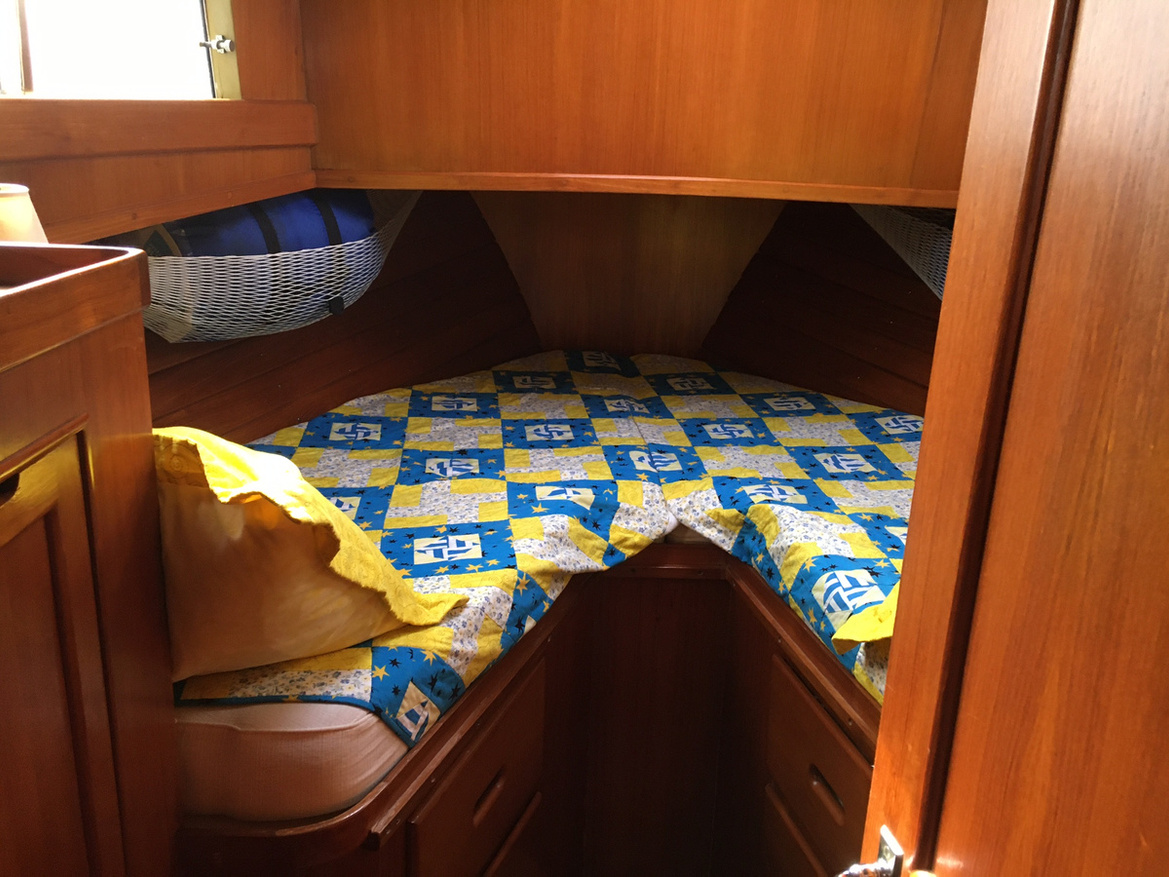 Fwd-V-berth-D54C7.JPG