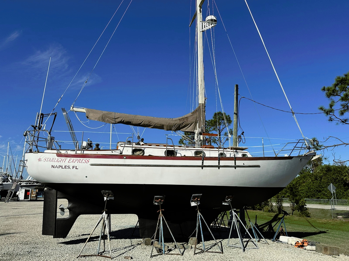 profile-at-boatyard-EE46E.jpg