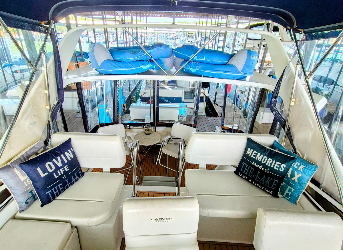 AGLCA | 2000 Carver 326 Aft Cabin