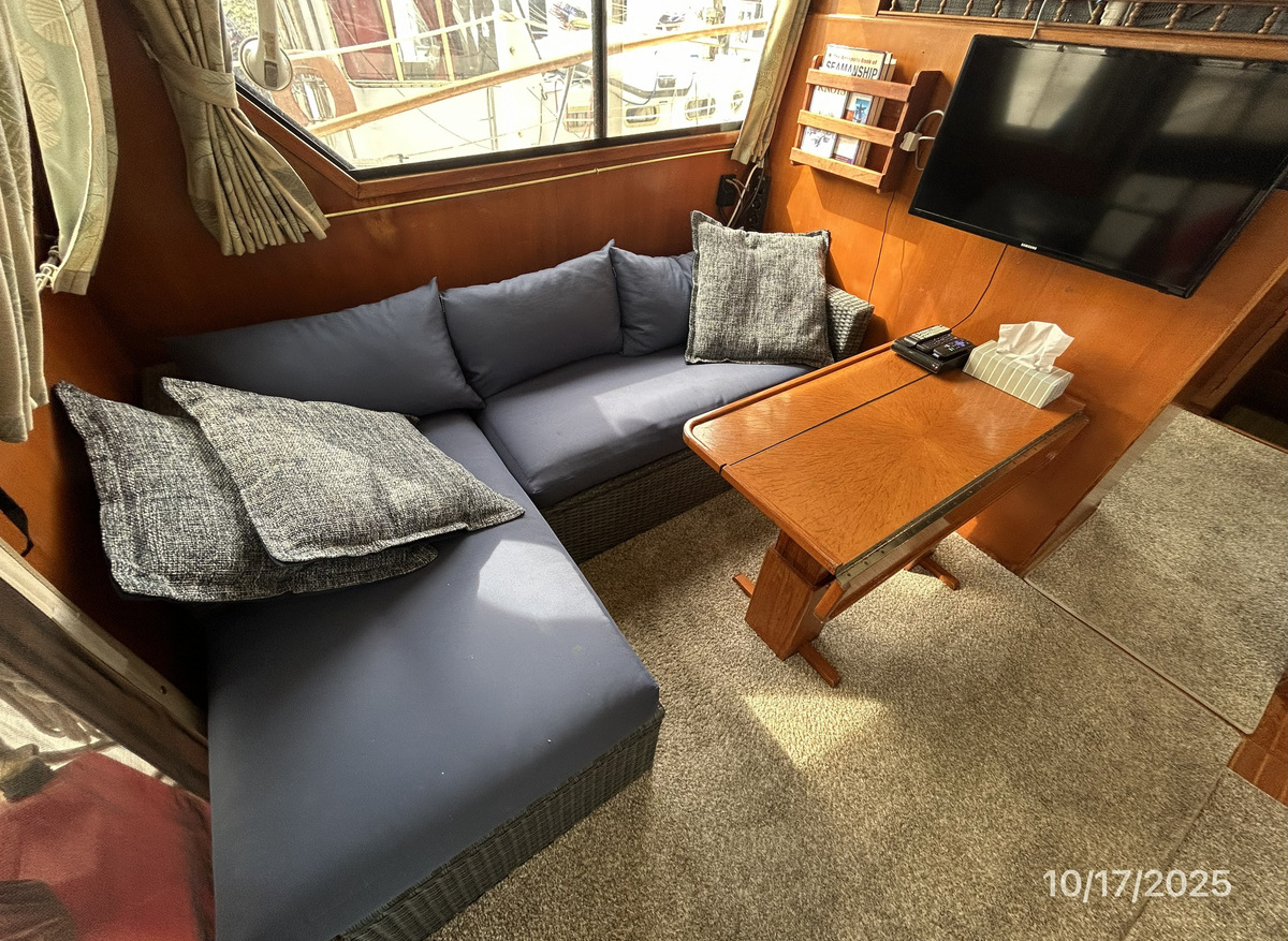 First-Light-salon-port-seating-hr1-10-17-25-1D6B9.jpg