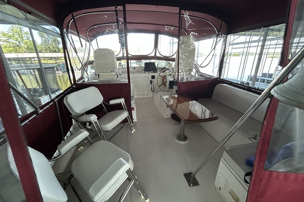 46_-Grand-Banks-Flybridge-forward1-DF462.jpg