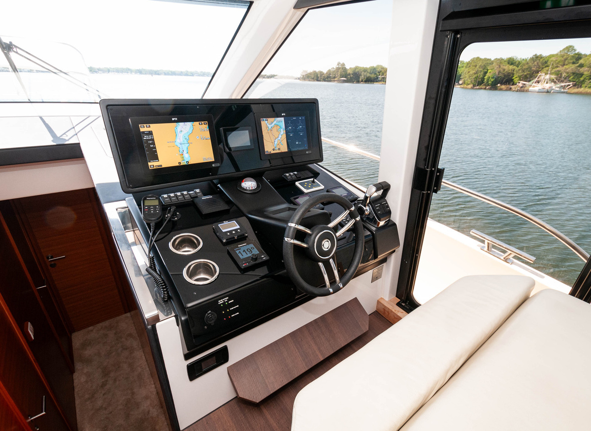 Helm-57FB5.jpg