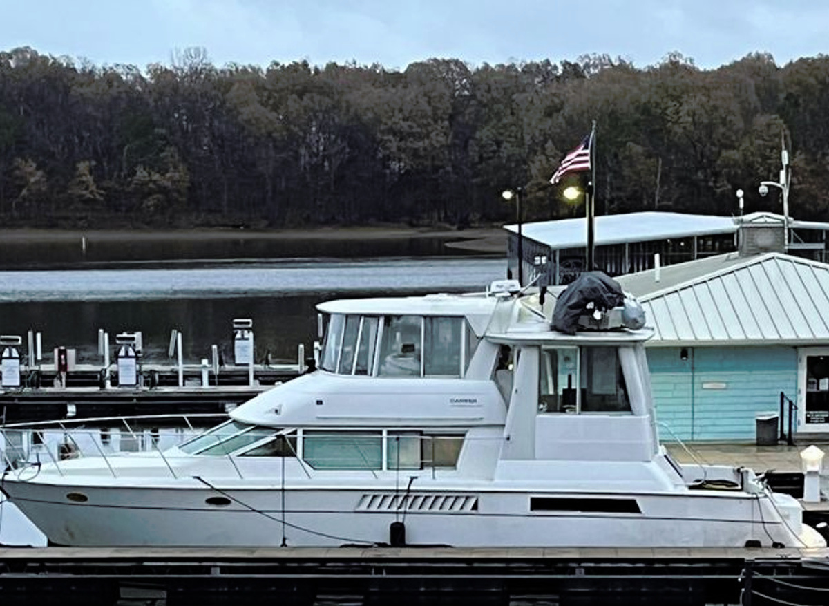 Image of 1997 Carver 500 Cockpit Motoryacht
