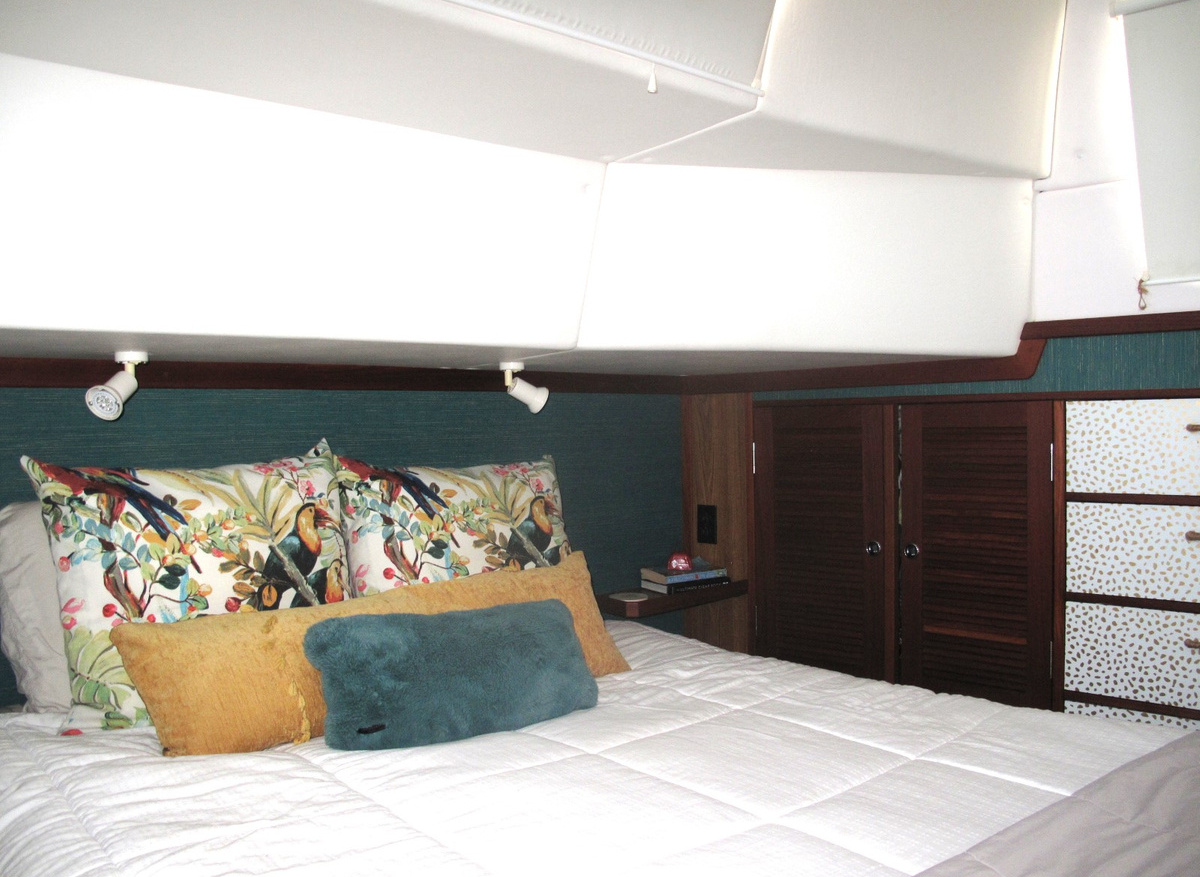 IS-Bedroom-Suite-walk-around-Bed-5724F.jpg