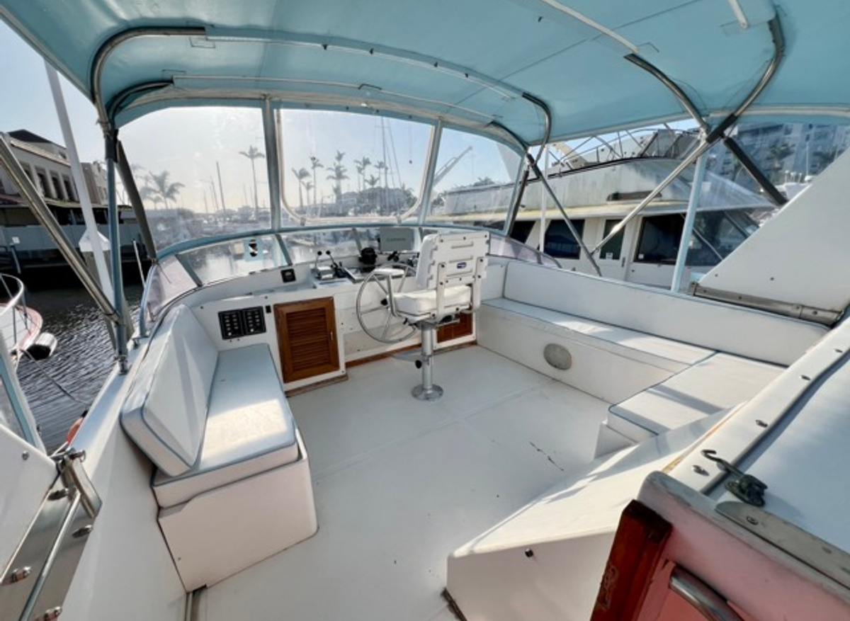 48 Nirvana 1987 Jefferson 42 Flybridge 1 Medium.jpeg