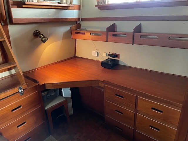 GB-aft-cabin-desk-928D5.jpg