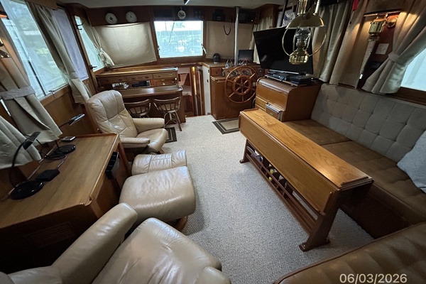 46_-Grand-Banks-salon-forward-9FEA7.jpg