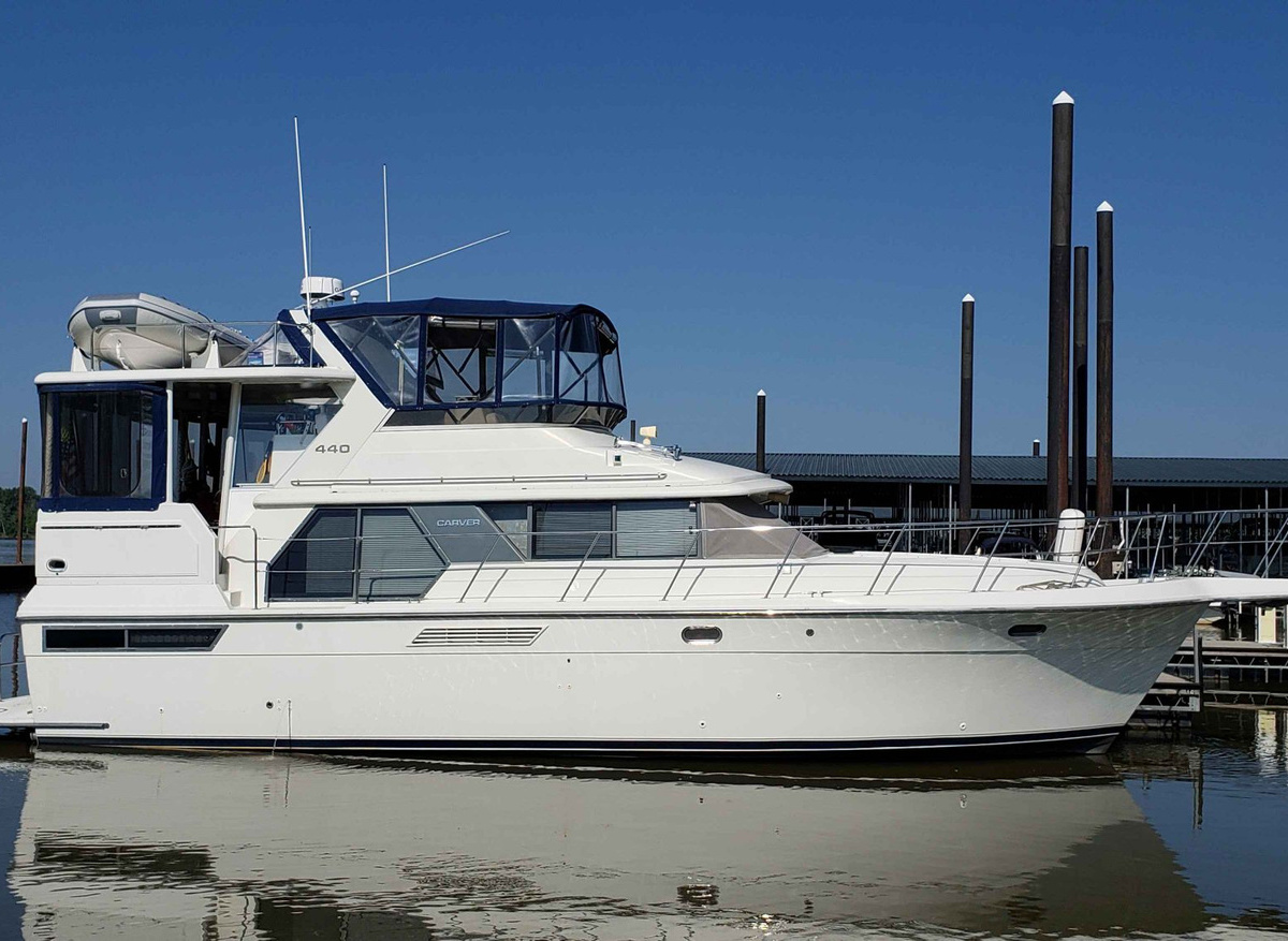 Image of 1995 Carver 440...  