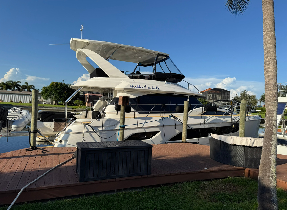 Image of 2021 Aquila 44 PowerCat 