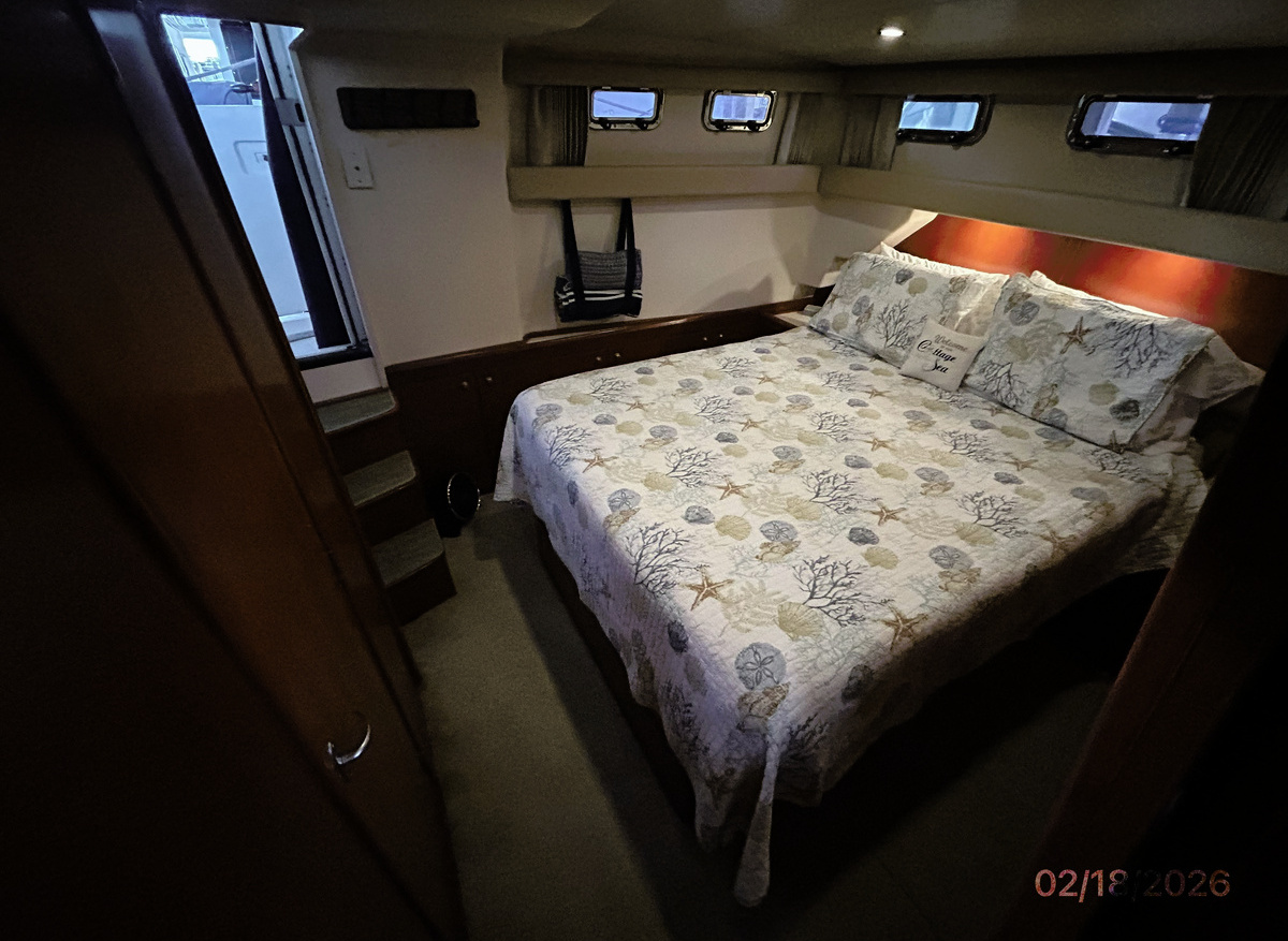 Sea-Tirement-master-stateroom-hr1-2-18-26-CE7CC.jpg