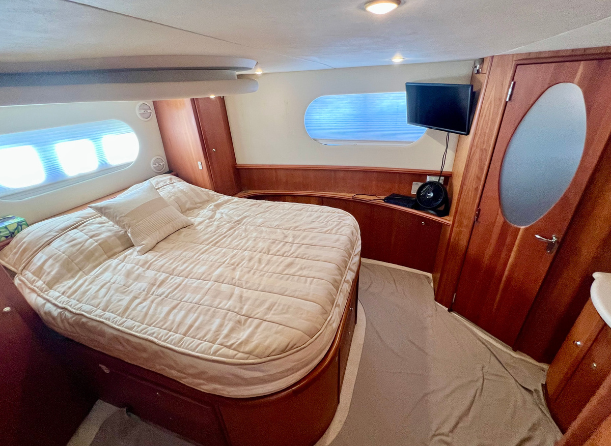 35 Totally Yachtsome 2003 Silverton 43 202502 aft cabin 1.jpeg