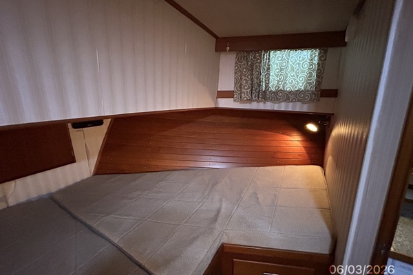 46_-Grand-Banks-guest-stateroom-starboard-39D0A.jpg