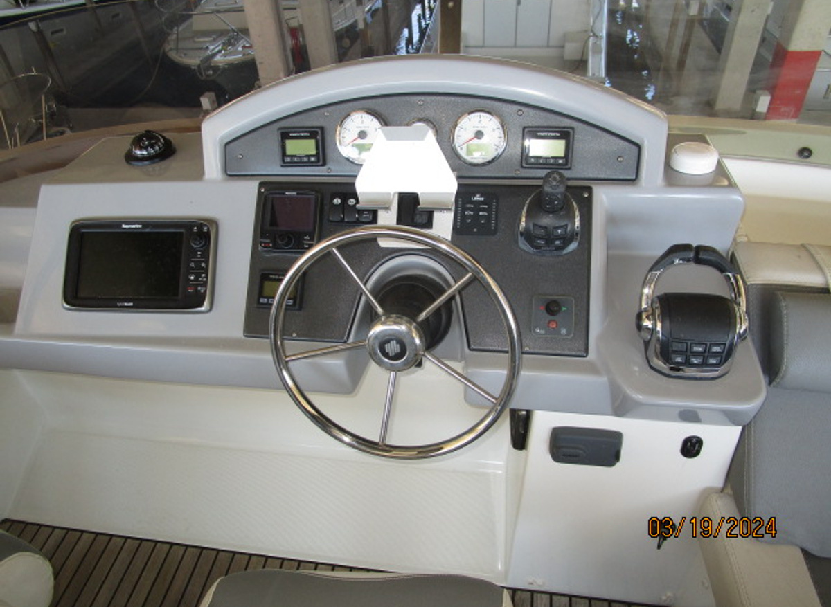 Dove flybridge helm2 3-19-24.JPG