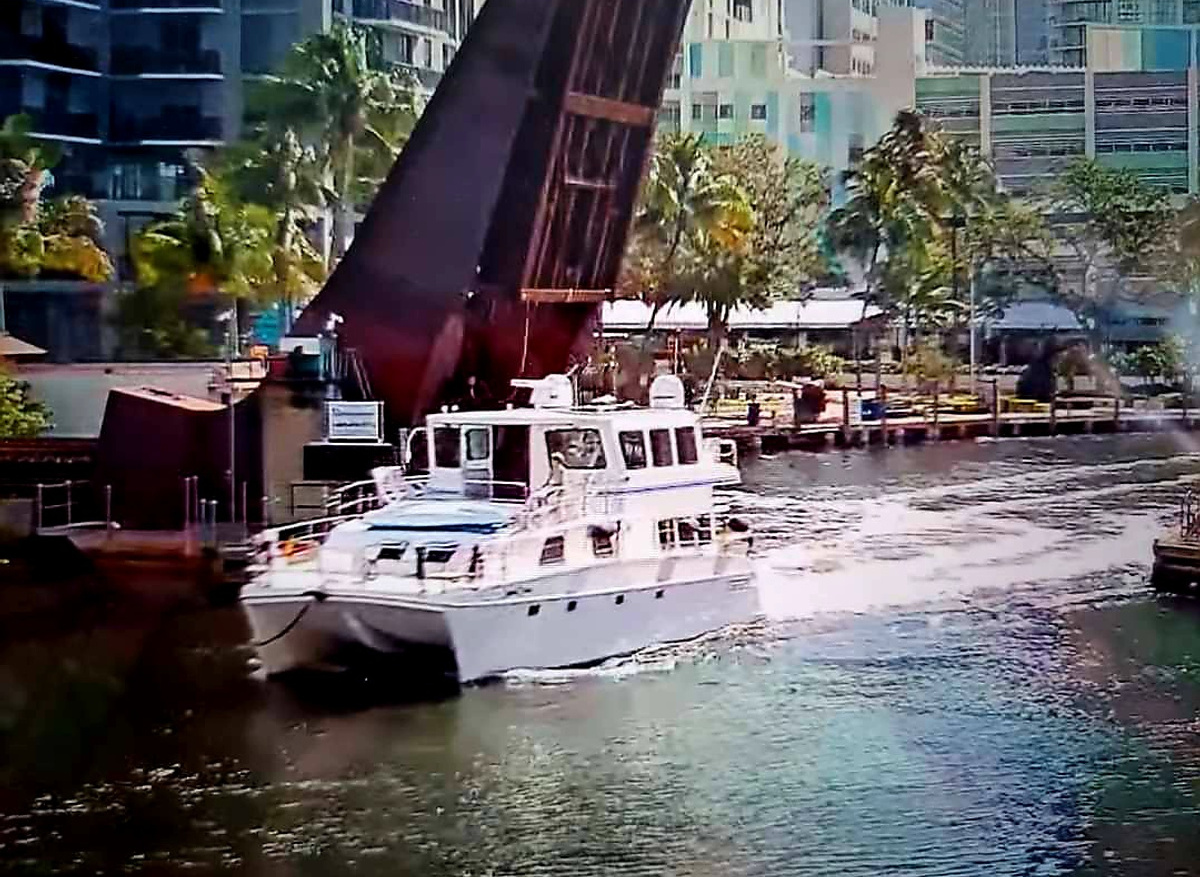 Image of 48' Endeavour TrawlerCat Skylounge 2014