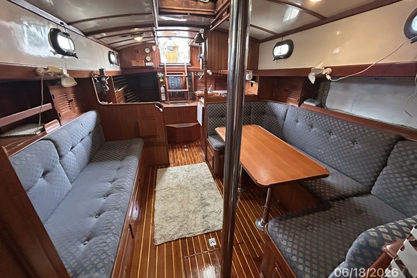 37_-Tayana-salon-aft-9B526.jpg