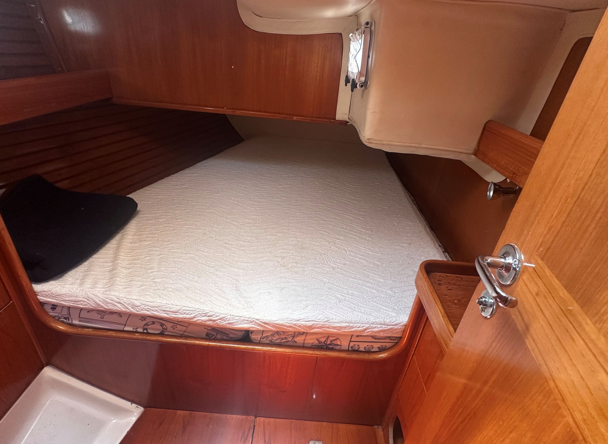 1031 Starboard Aft Cabin.JPG