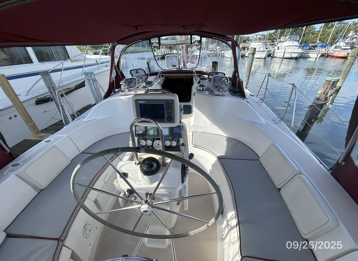 Red-Sky-cockpit-fwd-hr1-9-26-25-27135.jpg