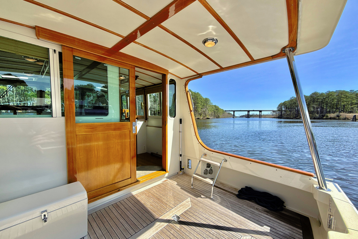 7-Hard-covered-aftdeck-6FF80.jpeg