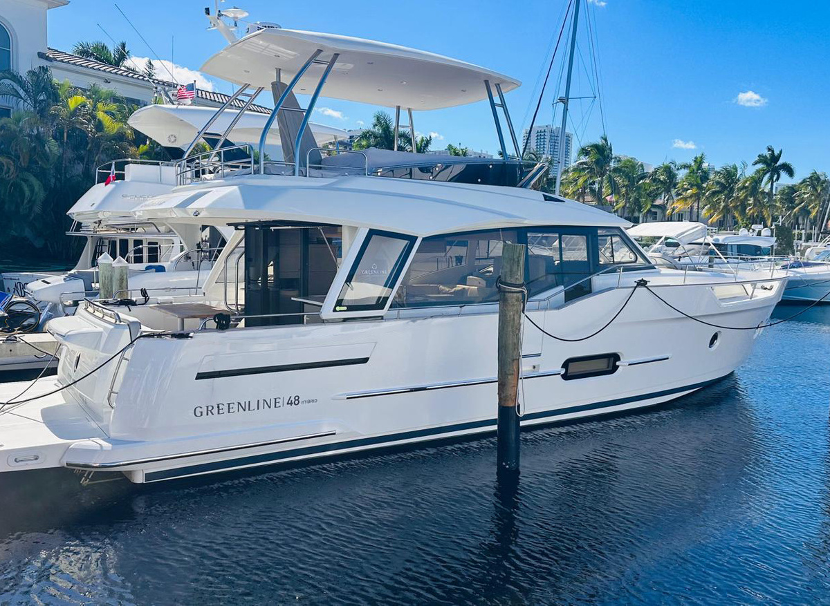 Image of 2024 Greenline 48 Fly Hybrid 