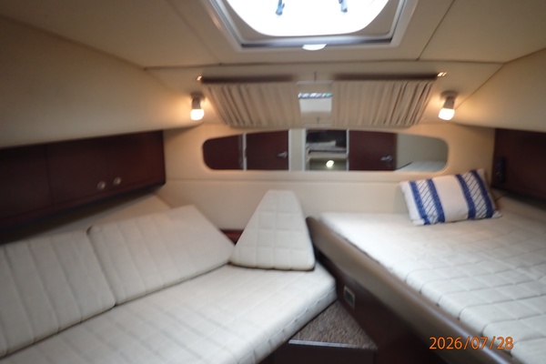 40_-Sea-Ray-Guest-Stateroom-1EB2F.jpg