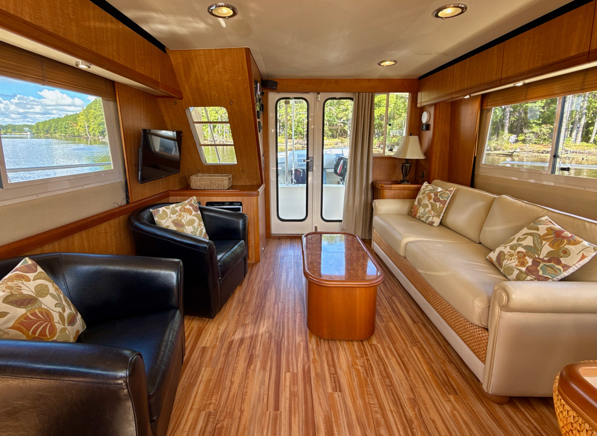 12-BLUE-NOTE-Saloon-aft-6AC39.jpg