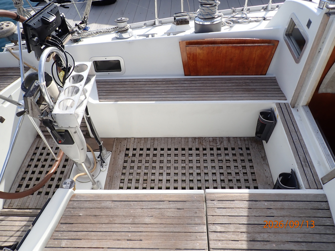 Serenity-cockpit-port-9-13-26-9F21C.JPG