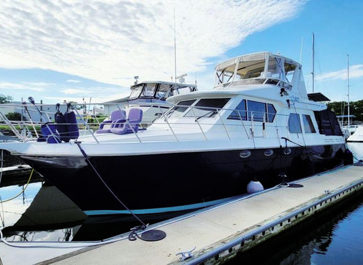 Image of 1999 Navigator 4800 Classic