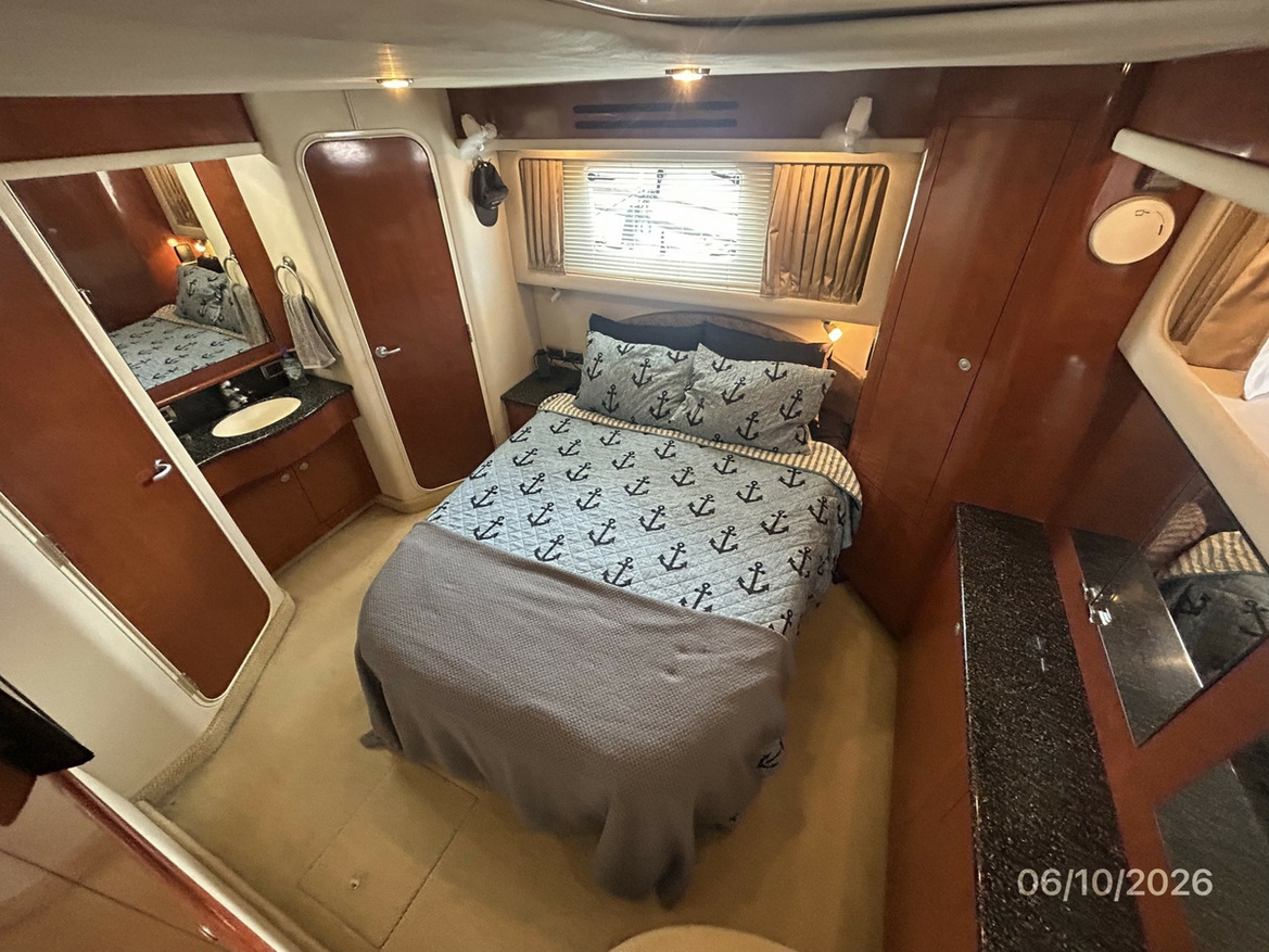 39_-Sea-Ray-Master-Stateroom-3BE48.jpg