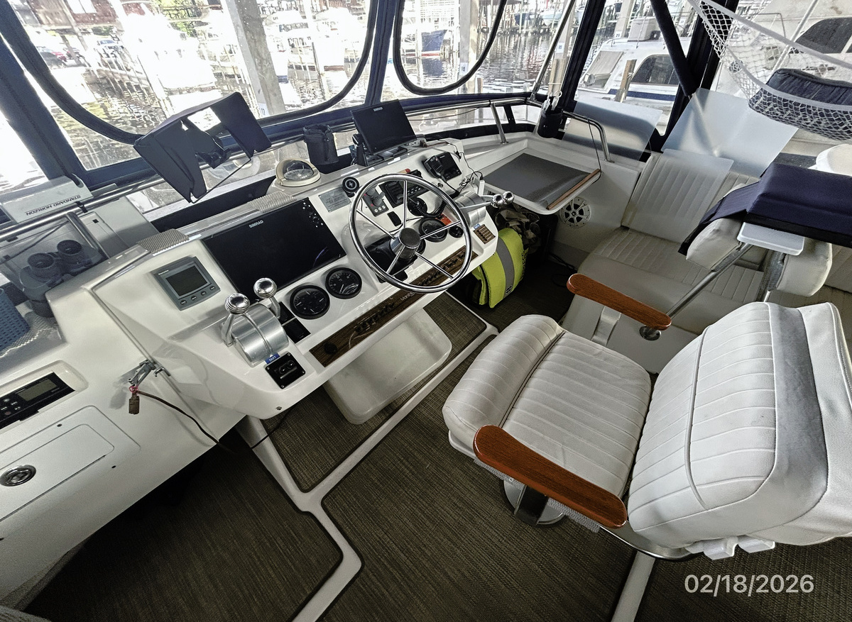 Sea-Tirement-flybridge-helm-hr1-2-18-26-41A97.jpg
