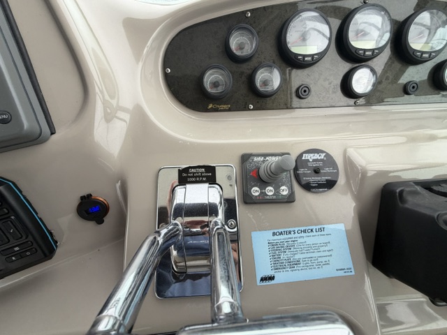 Cruiser-370-bow-thruster-5C862.jpeg