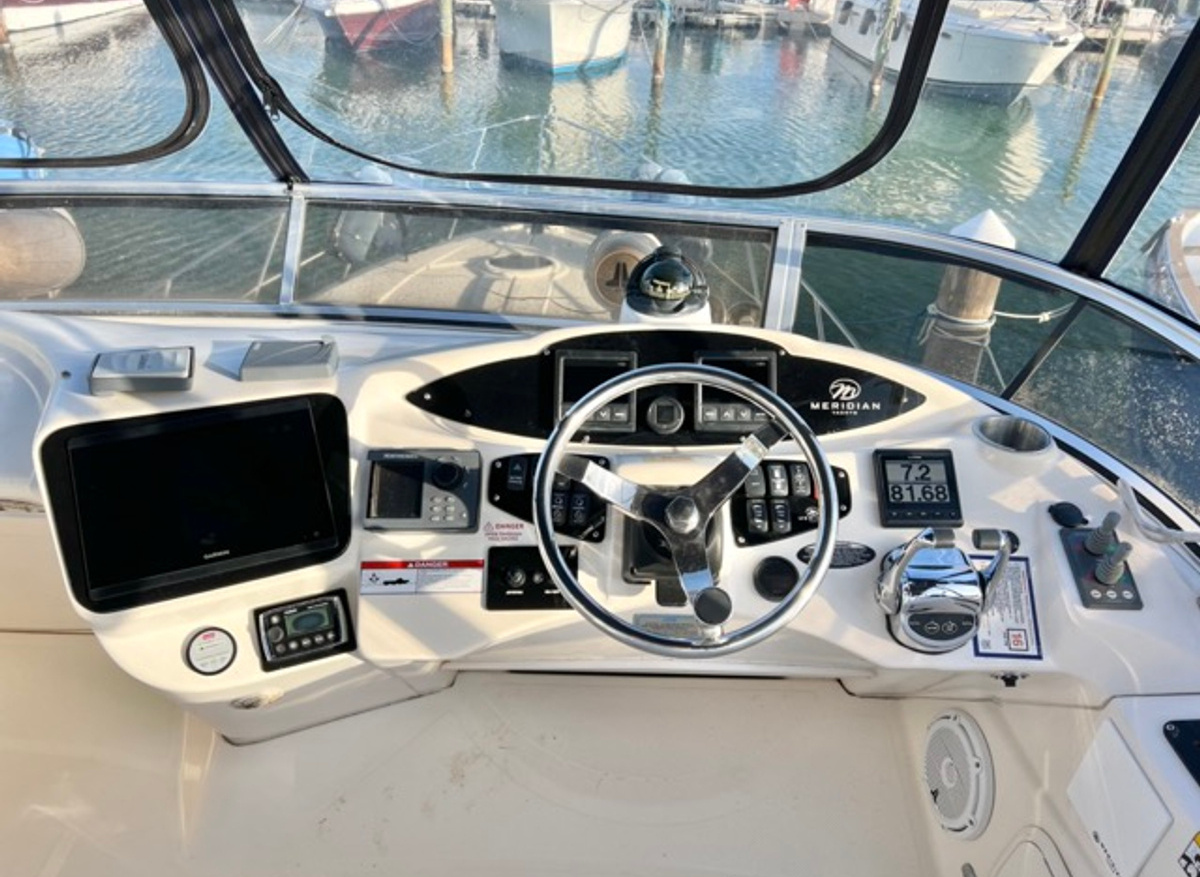 19 2009 Meridian 391 Helm 7 Medium.jpeg