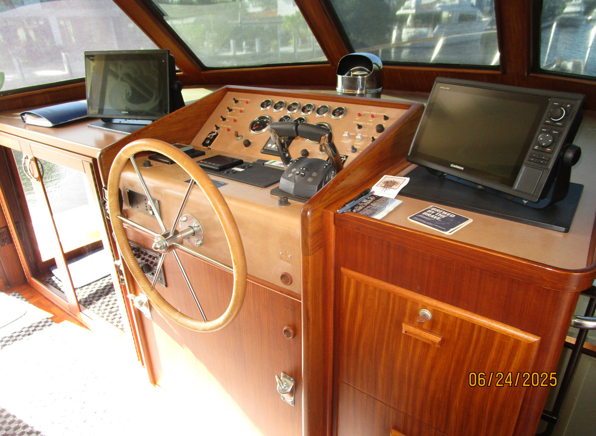 Great Escape pilothouse helm1 6-24-25.JPG