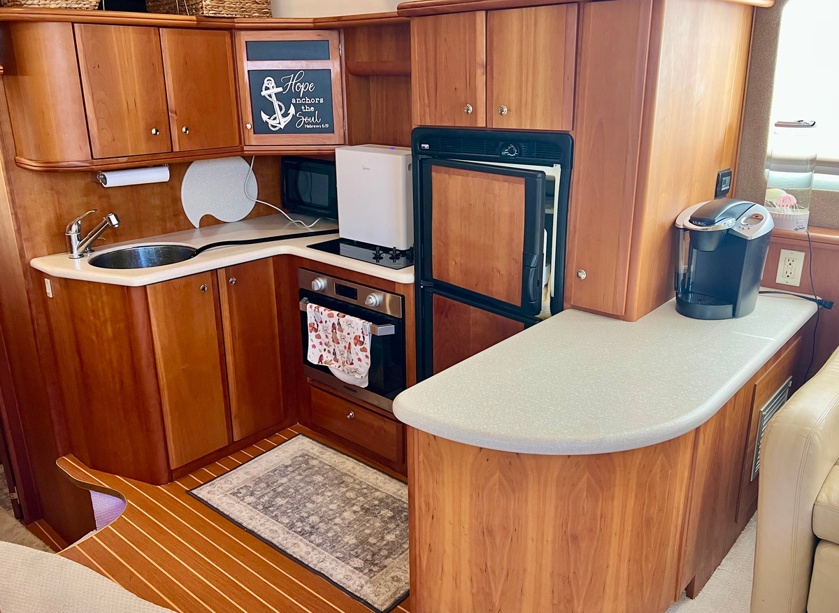 22 Totally Yachtsome 2003 Silverton 43 202502 Galley 1.jpeg