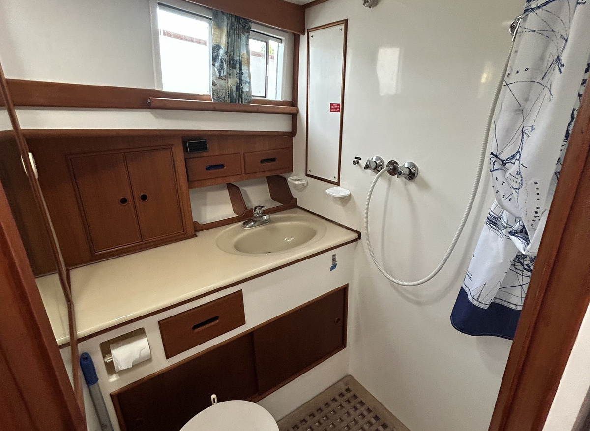 Millie-guest-stateroom-head-hr1-10-5-25-97DA4.jpg