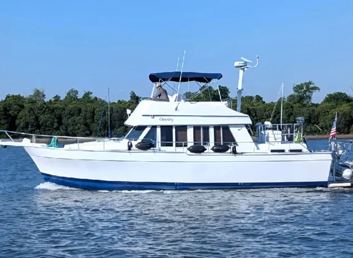 Image of 2001 Mainship 43 Trawler Aft Cabin