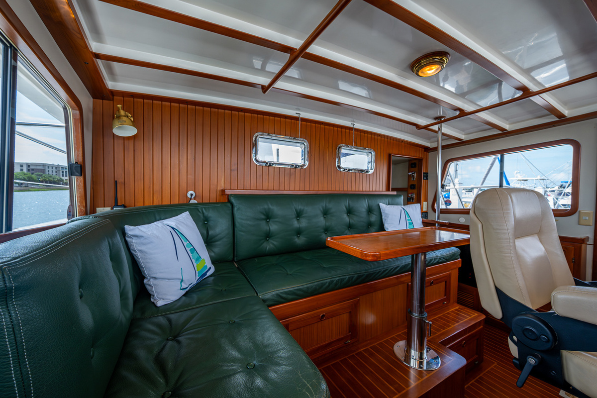 11-Pilothouse-Settee-That-Converts-to-Double-Berth-9725D.jpg
