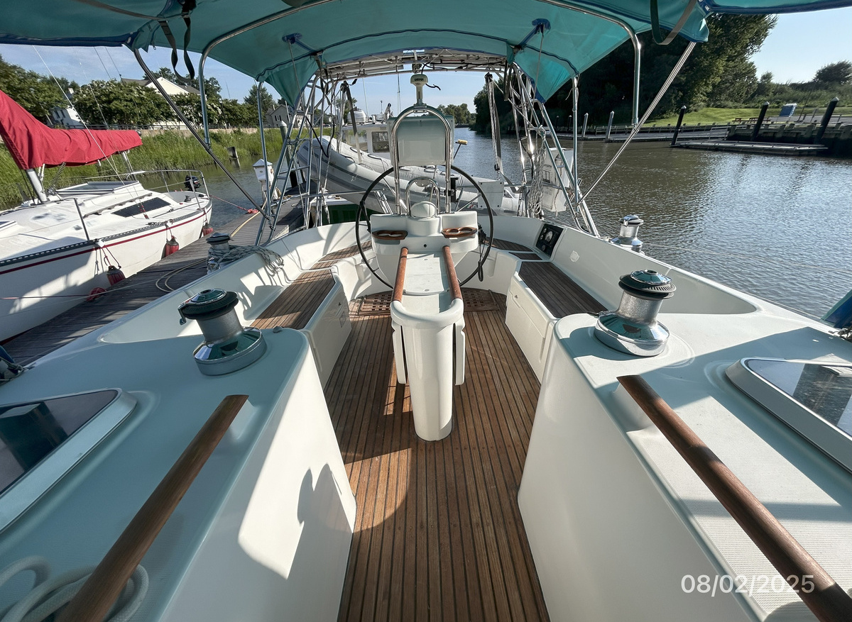 Blue cockpit aft hr1 8-2-25.jpg