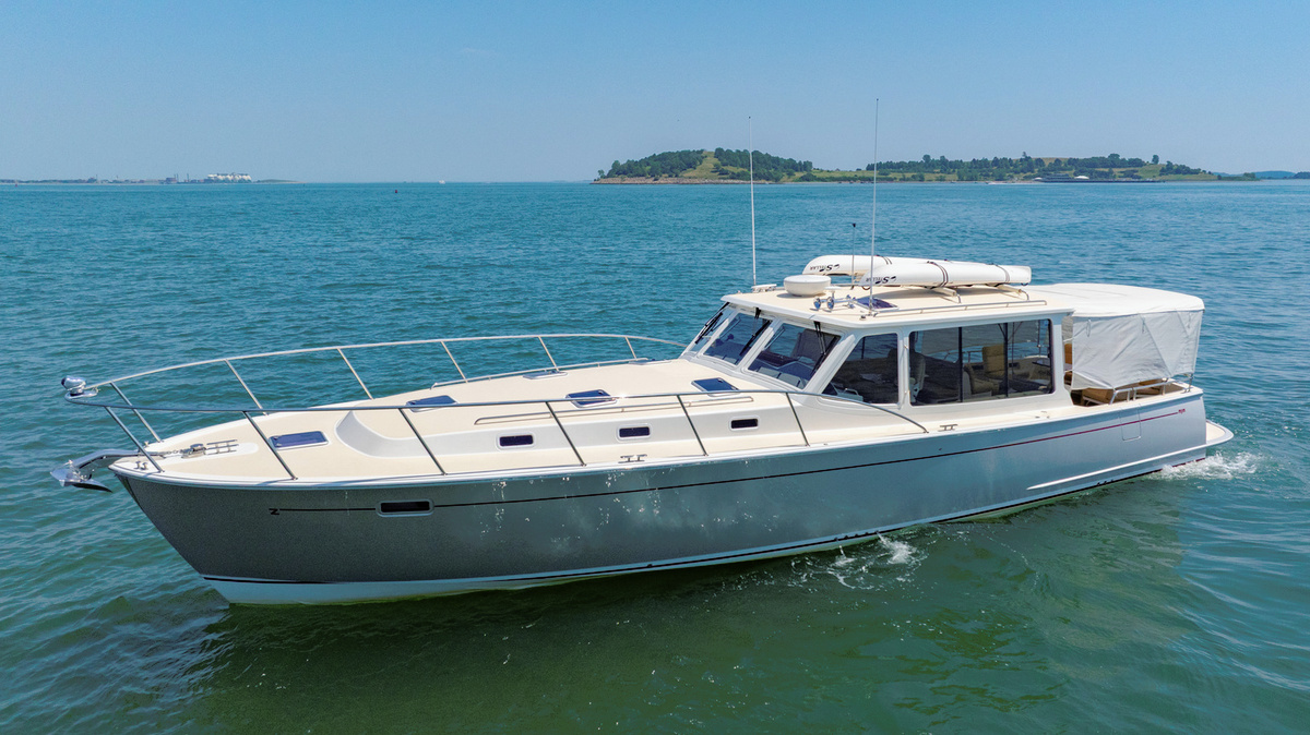 8-Port-side-bimini-curtains-down-E33D3.jpg